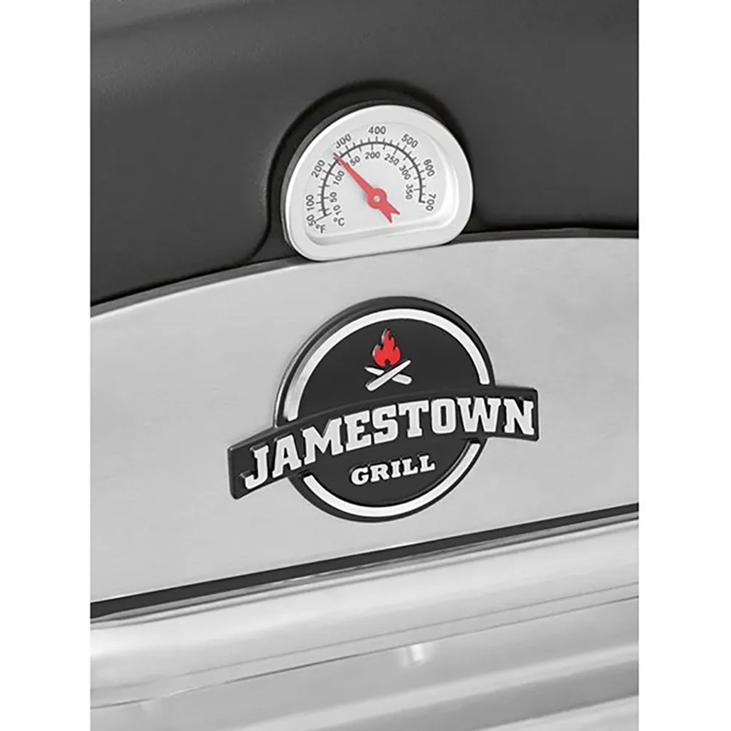 Dettaglio: Logo Jamestown Grill e indicatore di temperatura sul barbecue a gas.
