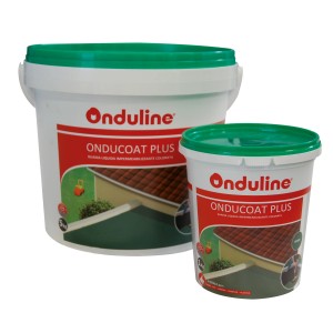 Due secchi di guaina liquida Onduline Onducoat Plus con coperchi verdi.