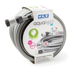 Tubo per irrigazione t.b.t. Aqualight 30 leggero e arrotolato con connettore.