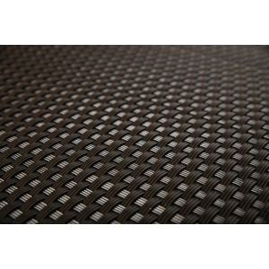 Dettaglio di un'arella marrone intrecciata come frangivista.