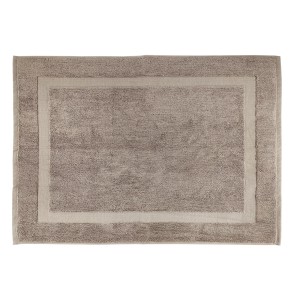 Tappeto da bagno rettangolare beige con doppio bordo.