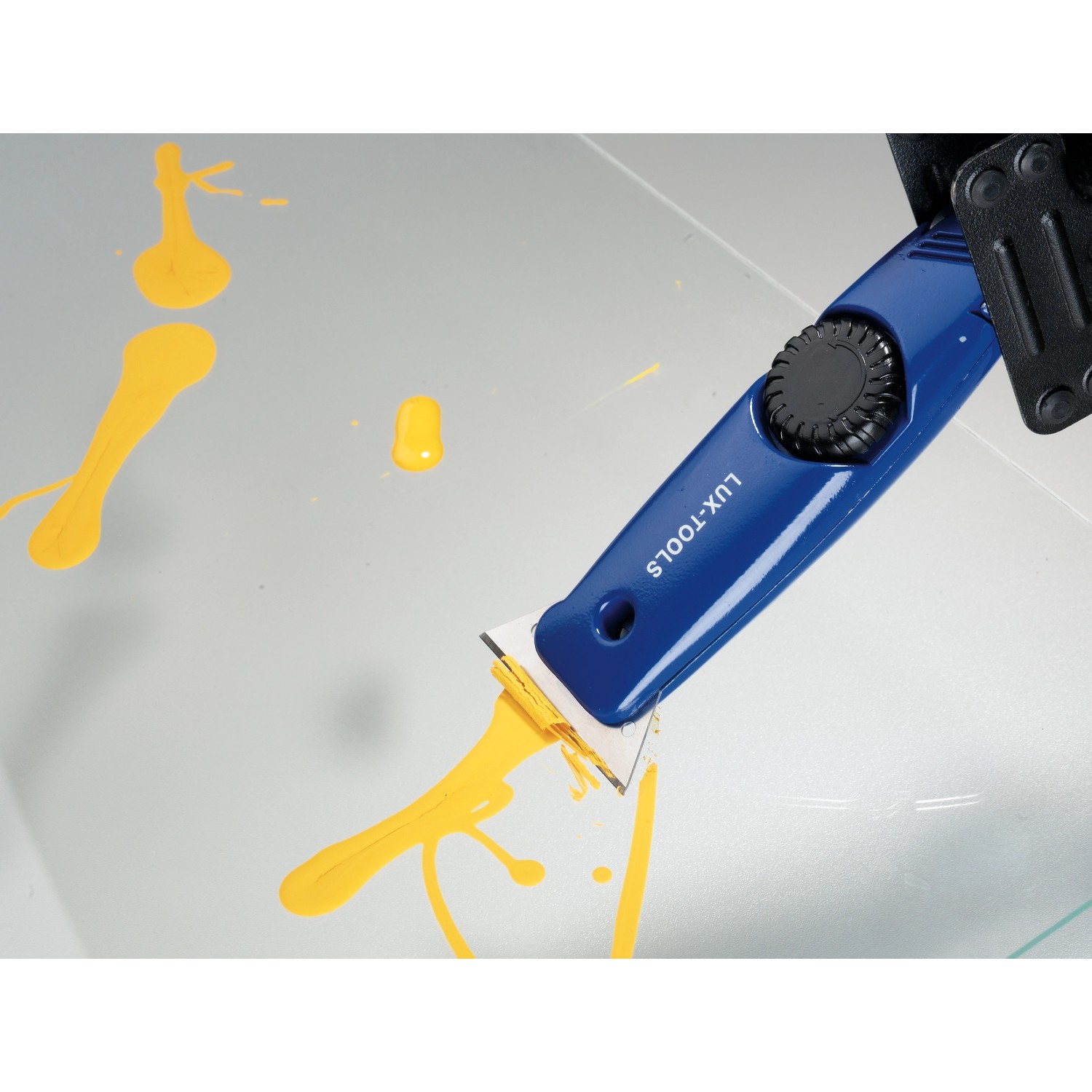 Coltello multiuso LUX Classic che rimuove la vernice.