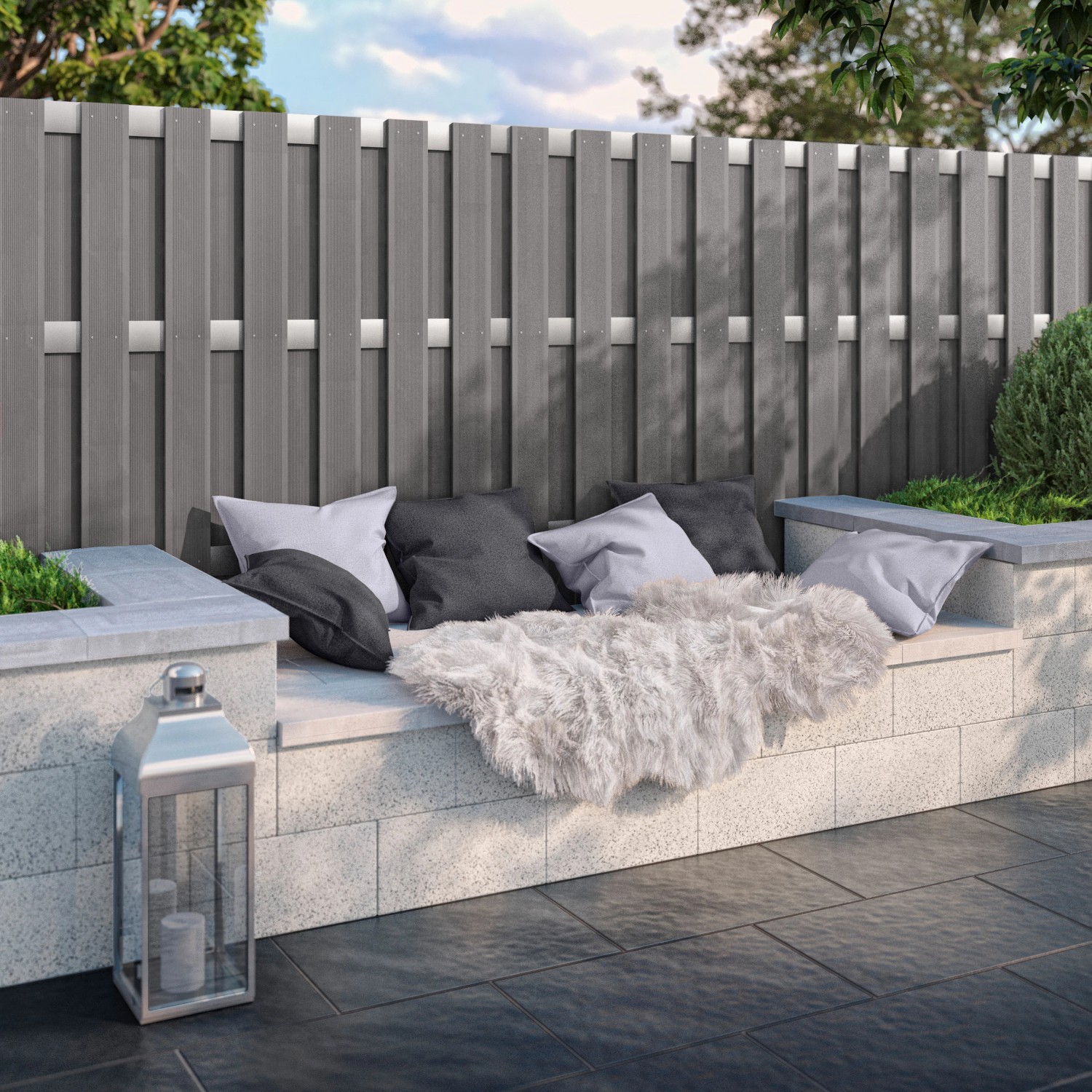 Recinzione privacy WPC grigio chiaro con elementi in alluminio, 180x180 cm, in giardino.