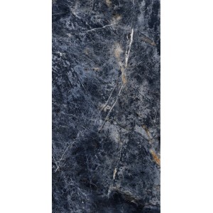 Piastrella scura per pavimenti con effetto marmo per interni ed esterni.