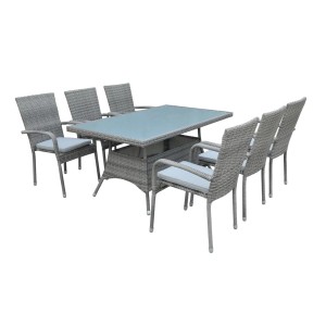 Set di mobili da giardino grigio con tavolo e sei sedie in rattan.