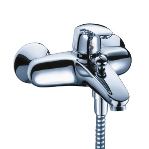 Miscelatore per vasca t.b.t. cromato lucido con flessibile doccia.