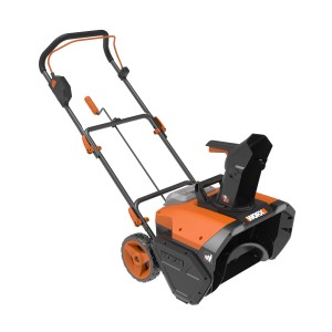 Vista dall'alto di uno spazzaneve a batteria arancione e nero.