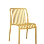 Sedia da giardino t.b.t. gialla con design a lamelle.