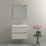Set di mobili bagno moderni: mobile lavabo con specchio e illuminazione.