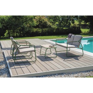 Set di mobili da giardino t.b.t. con due sedie, panca e tavolo in verde e beige.