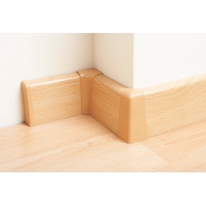 Terminale OBI in faggio, set da 2, 60 mm x 20 mm per battiscopa, montato in un angolo.