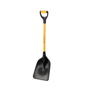 Vanga nera con manico giallo per la lavorazione del terreno.