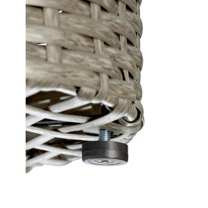 Dettaglio: Vaso grigio (Ø 17 cm) effetto rattan con piedino regolabile.