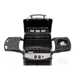 Barbecue a gas compatto con fornello laterale e ripiano per una grigliata comoda.