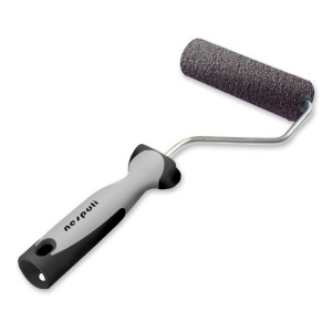 Rullo per pittura grigio con manico grigio e nero per un'applicazione uniforme.