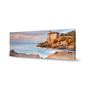 Quadri: Paesaggio costiero con edificio su rocce, vista mare.