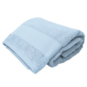 Asciugamano t.b.t. azzurro chiaro piegato.