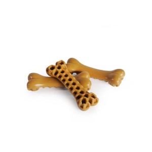 Snack per cani t.b.t. marroni a forma di osso, uno con motivo a nido d'ape.
