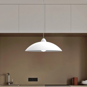 Lampada a sospensione bianca t.b.t. in cucina. Lampada moderna per sala da pranzo e soggiorno.