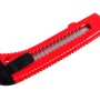 Taglierino a lama spezzabile rosso, larghezza lama 18 mm, con impugnatura nera.