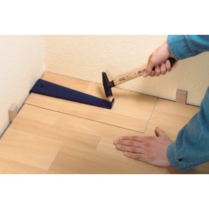 LUX Leva di trazione Classic in uso per la posa di laminato/parquet a parete.