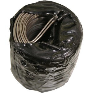 Rotolo di corda da muratore, avvolto in pellicola nera.