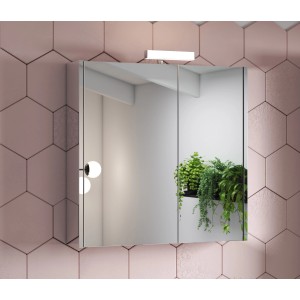 Specchiera t.b.t. con illuminazione davanti a piastrelle esagonali rosa.