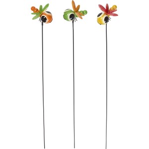 Tre decorazioni da giardino a forma di libellula colorate per aiuole o fioriere.
