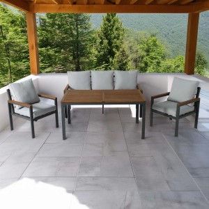 Set di mobili da giardino t.b.t. con tavolo, divanetto e sedie.