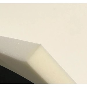 Taglio di schiuma per cuscini e imbottiture.