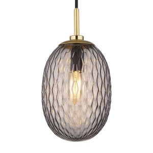Lampada a sospensione moderna con paralume in vetro grigio e dettagli dorati.