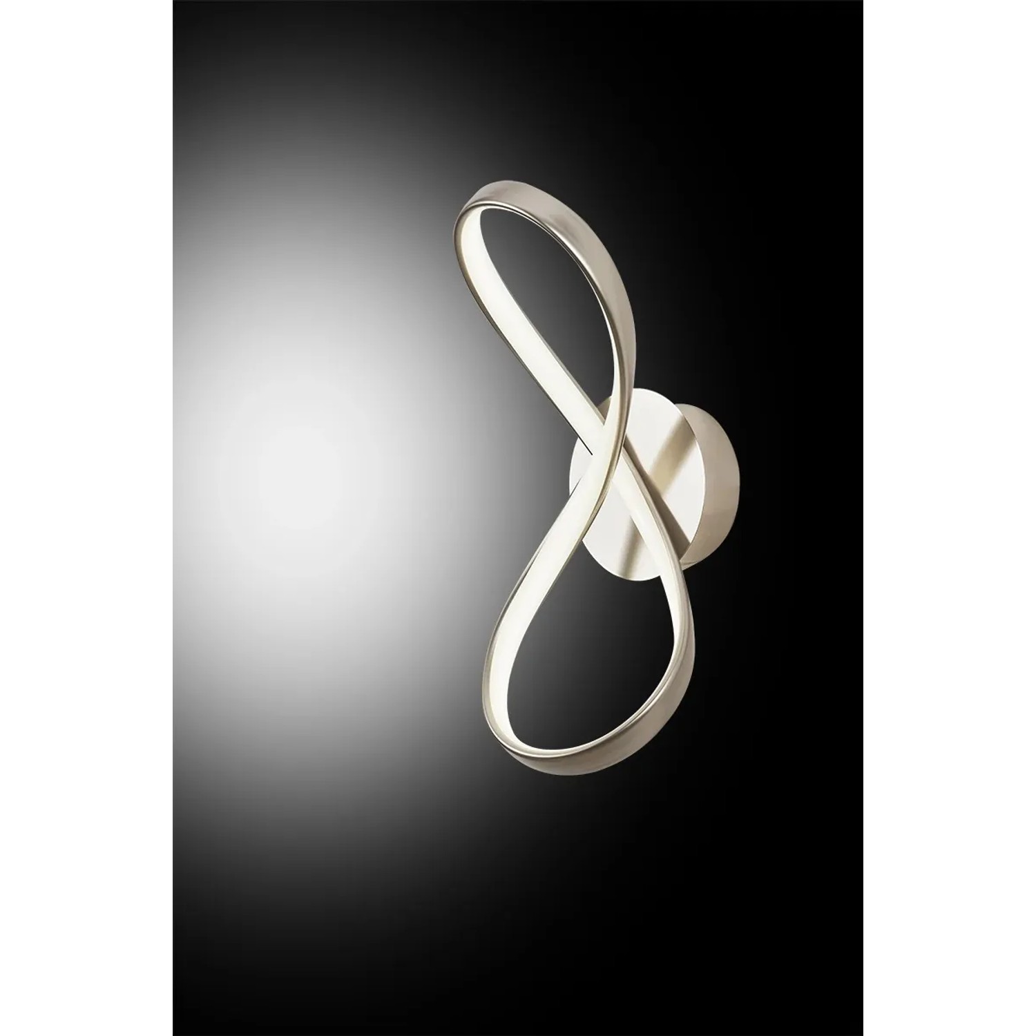 Moderna applique LED da esterno dalla forma curva.