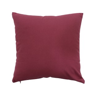 Cuscino decorativo quadrato bordeaux. Ideale per salotti e camere da letto.