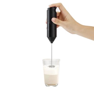 Montalatte elettrico a batteria con frusta in acciaio inox Skiumotto