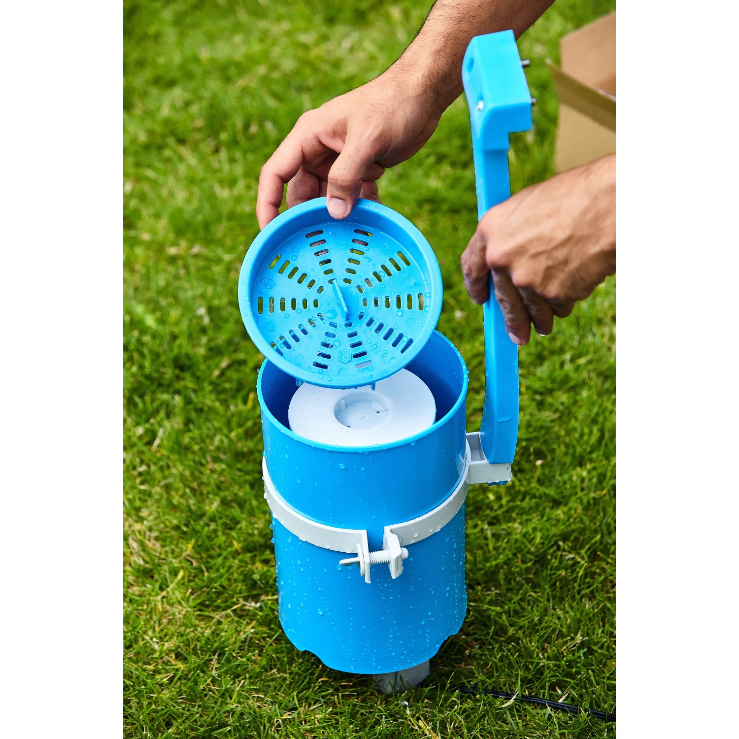 Summer Fun Skimmy 2 sistema di filtraggio a sospensione per piscine con pareti in acciaio, pulizia superficie blu.