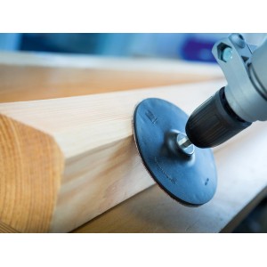 t.b.t. disco abrasivo per levigatrice rotorbitale in uso su legno.