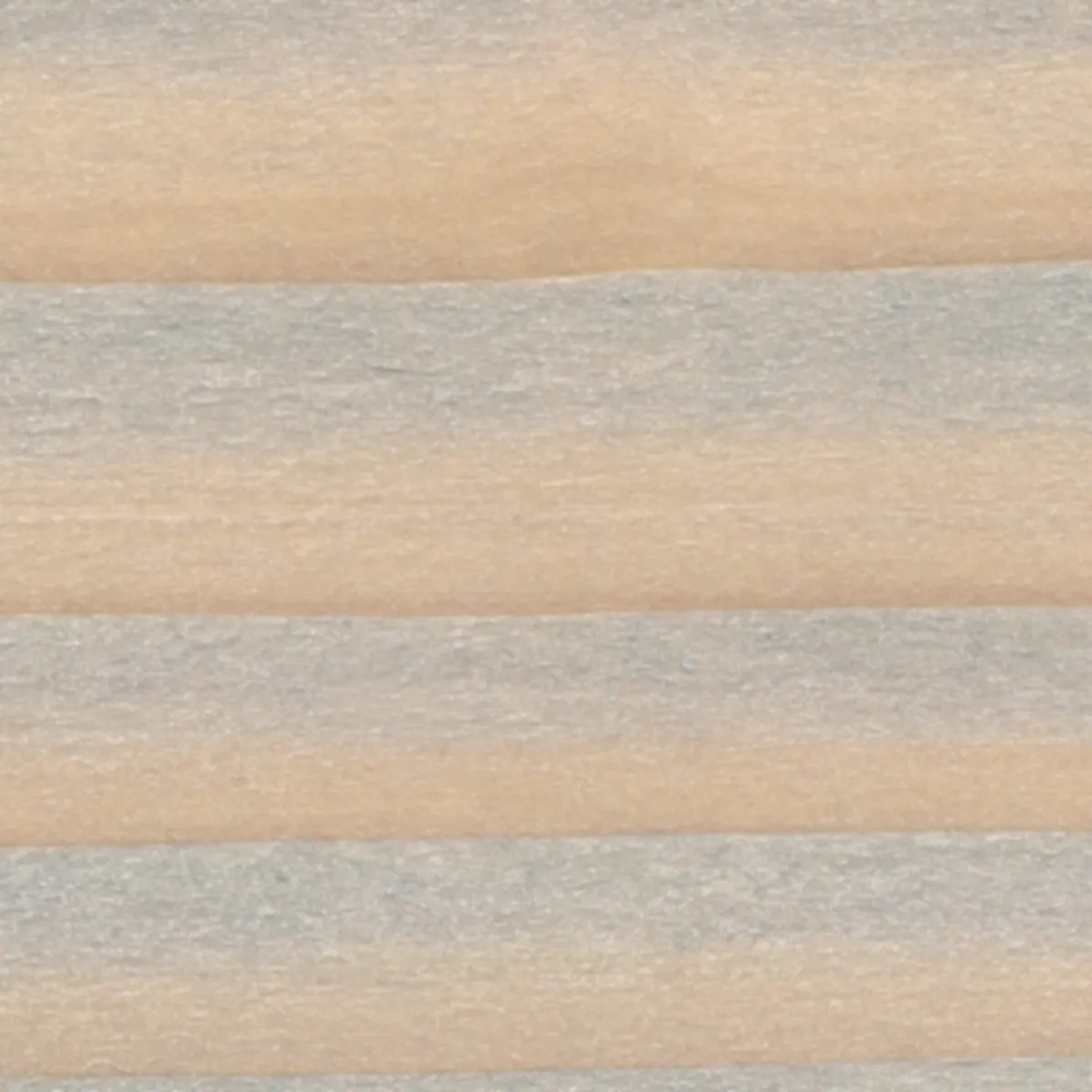 Primo piano di olio per legno t.b.t., che evidenzia la texture e il colore del legno.