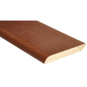 Dettaglio di un battiscopa marrone (Battiscopa).