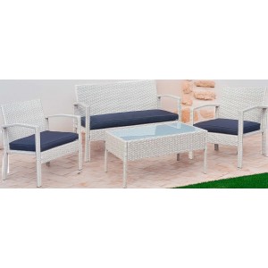 Set di mobili da giardino bianco con tavolo, divanetto e due sedie con cuscini blu.