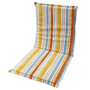 Cuscino a righe per un maggiore comfort sulle sedie da giardino.
