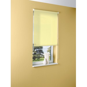 Tenda a rullo parasole gialla OBI Sagunto, 80x175 cm, montata sulla finestra.