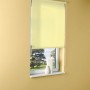 Tenda a rullo parasole gialla OBI Sagunto, 80x175 cm, montata sulla finestra.