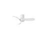 Ventilatore da soffitto bianco a tre pale.