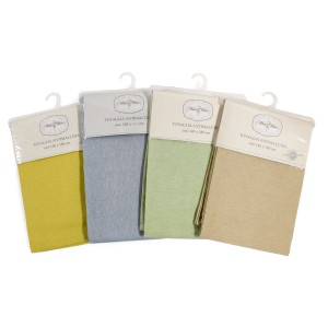 Tovaglie t.b.t. di vari colori su appendini.