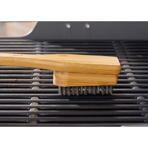 Spazzola per griglia Weber con manico in bambù per pulire delicatamente le griglie.