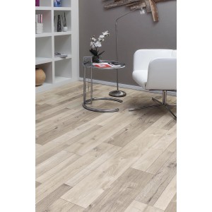 Pavimento laminato Excellent Rovere Farco Urban in soggiorno con mobili.