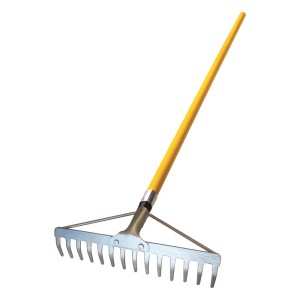 Rastrello per foglie con manico giallo e denti in metallo per giardinaggio.