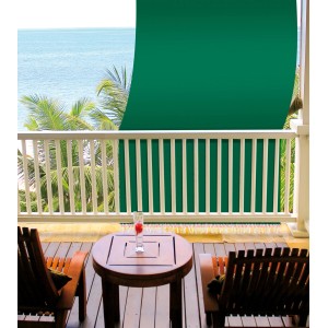 Tenda da sole verde t.b.t. per la privacy su una terrazza con vista mare.