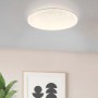 Plafoniera LED rotonda e luminosa di t.b.t. con effetto stella sul soffitto.
