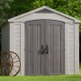 Casetta da giardino in plastica Keter 8,1 m² marrone-beige con doppia porta e tetto a due falde. Ideale per riporre gli oggetti in giardino.